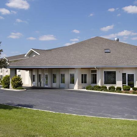 Lakewood Inn & Suites Dowagiac Exteriör bild