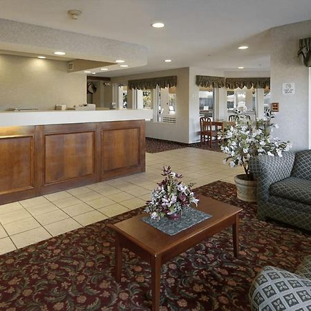 Lakewood Inn & Suites Dowagiac Exteriör bild