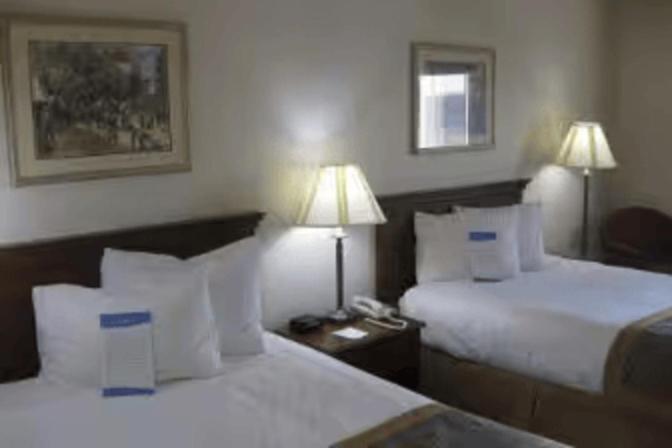Lakewood Inn & Suites Dowagiac Exteriör bild